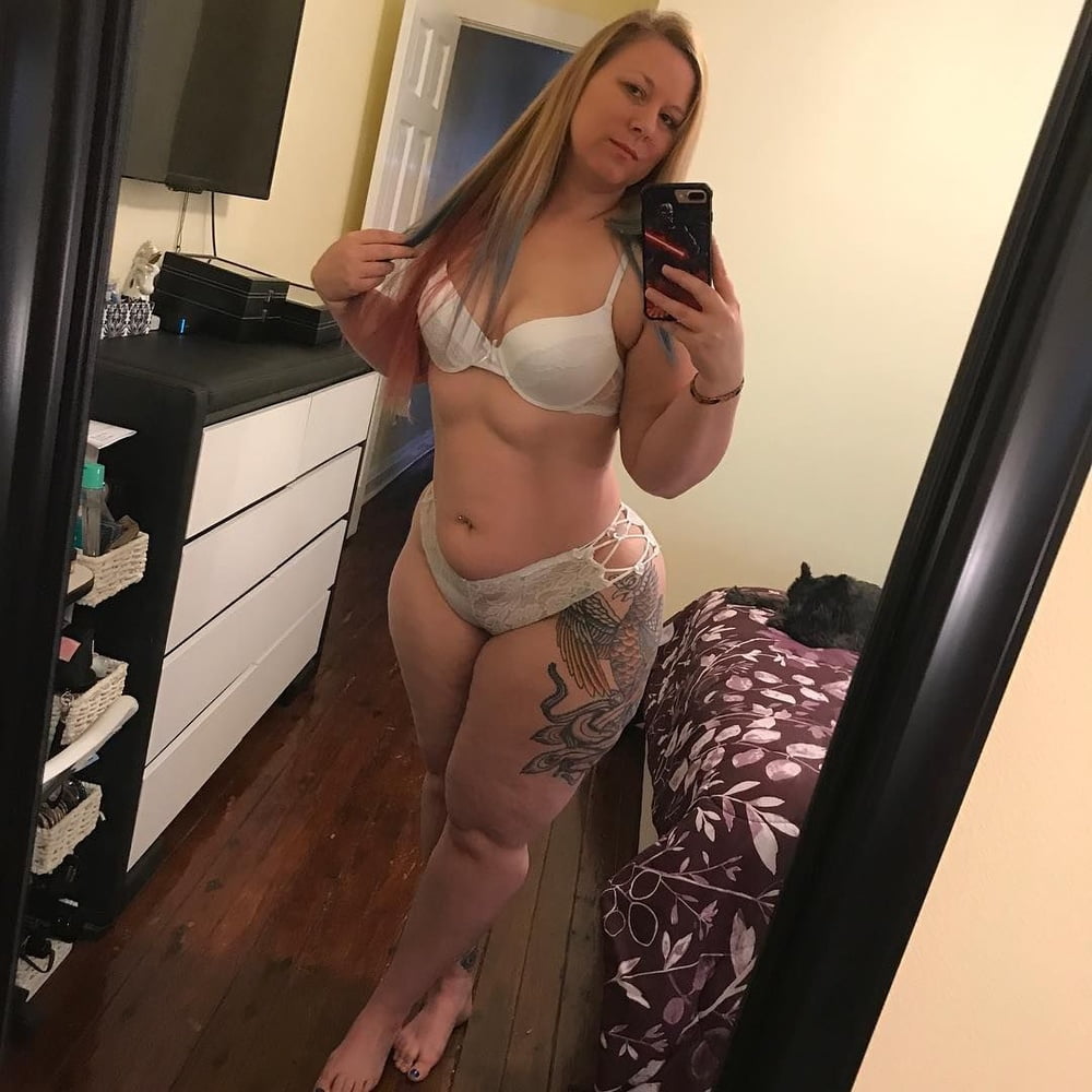 Caderas anchas de las mujeres 318
 #105173167