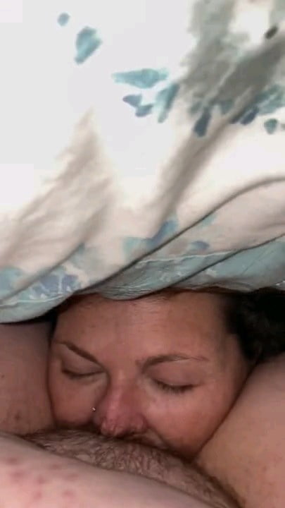 Mia moglie leccata da una signora del cascame di Vigevano #89607126