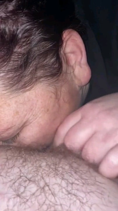 Mia moglie leccata da una signora del cascame di Vigevano #89608161