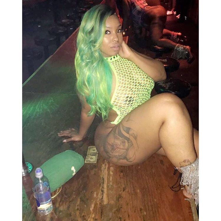 厚みのあるシート
 #104602384