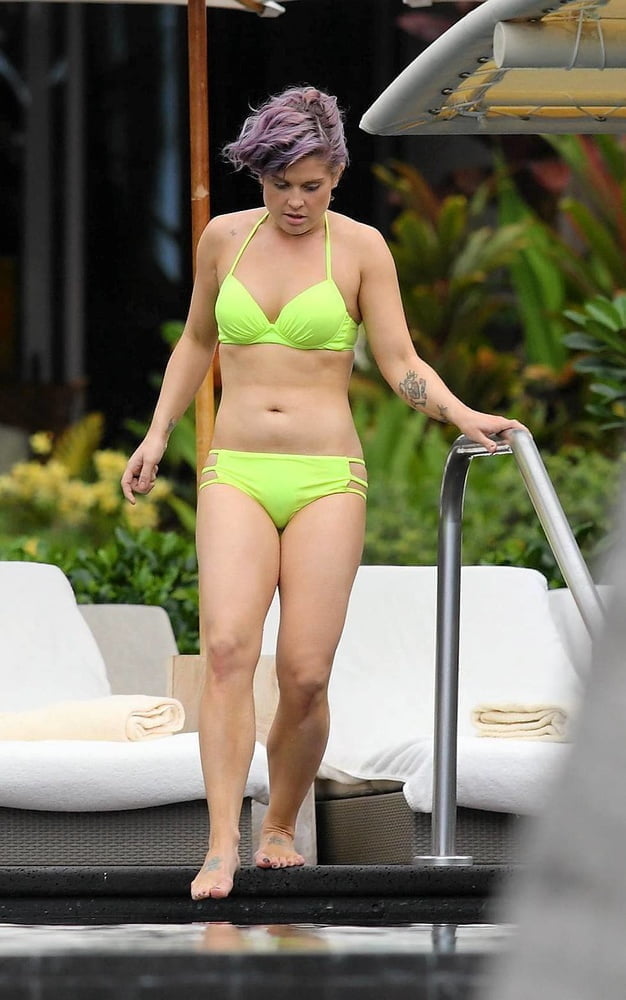 Kelly osbourne
 #97043842