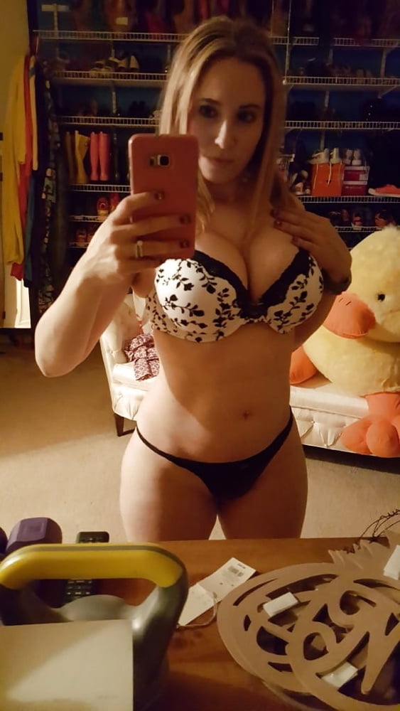 Huge Tits And Curvy Ass On Slutty Laundromat MILF #89747368
