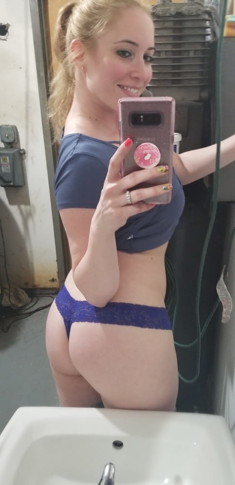 Huge Tits And Curvy Ass On Slutty Laundromat MILF #89747394