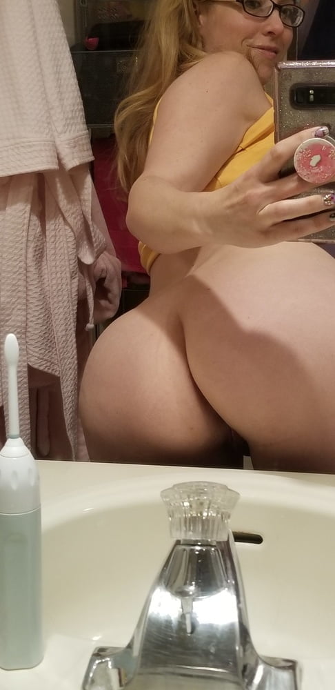 Huge Tits And Curvy Ass On Slutty Laundromat MILF #89747436