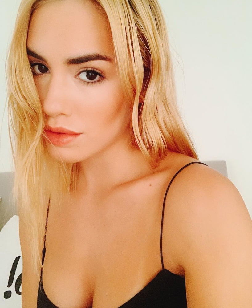 Lali esposito
 #105998622