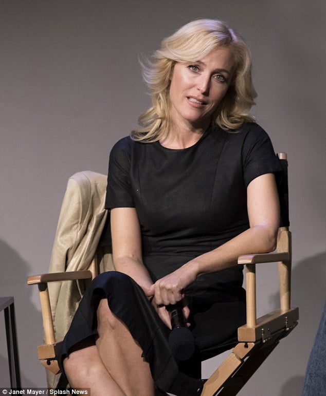 Us schauspielerin gillian anderson
 #89207917