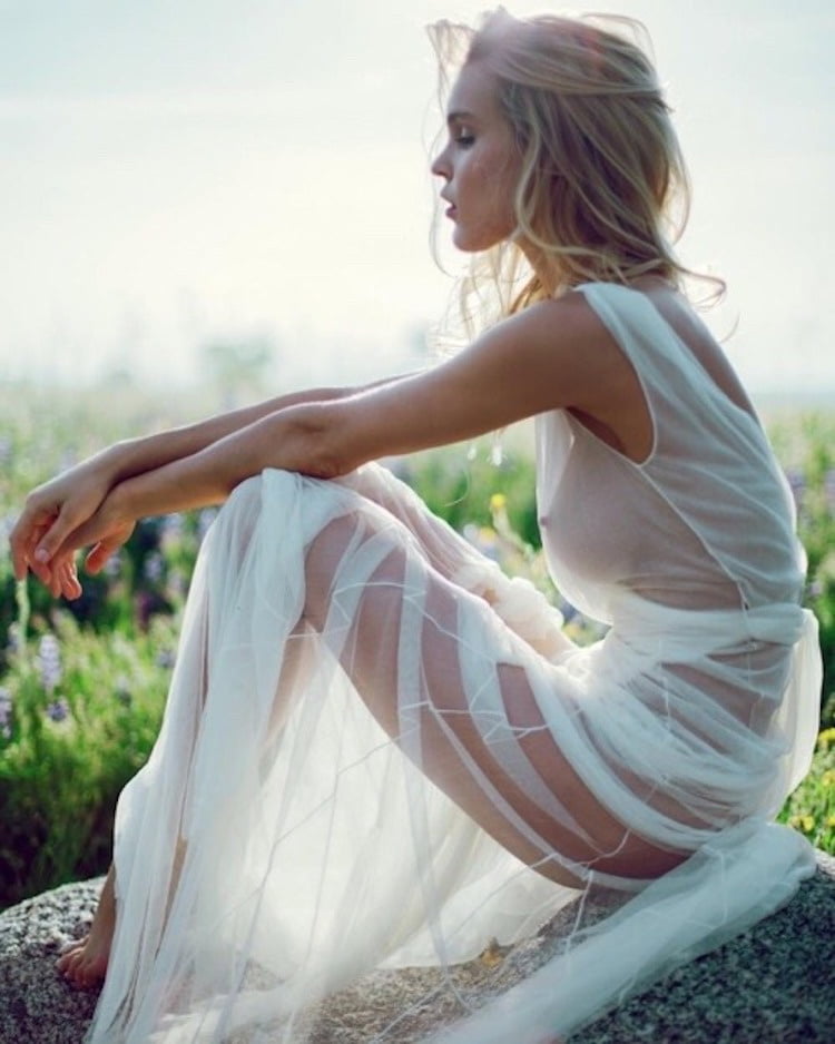 Pechos abundantes
 #98282395