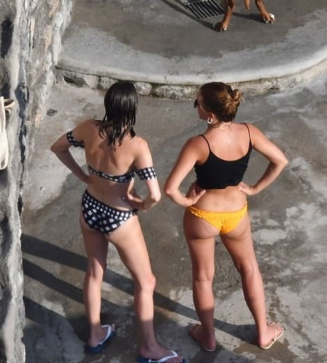 Culo sexy in bikini di emma watson - italia 4 agosto
 #88040318