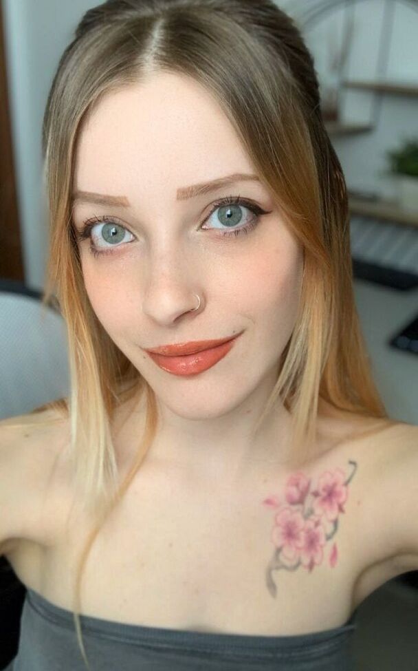 Agnese Innocente desnuda #109189075