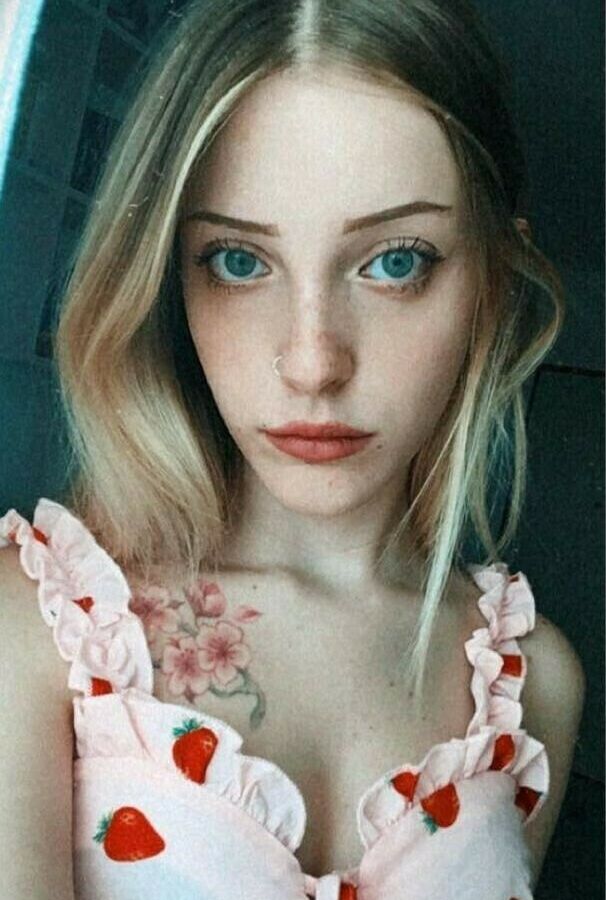 Agnese Innocente desnuda #109189128