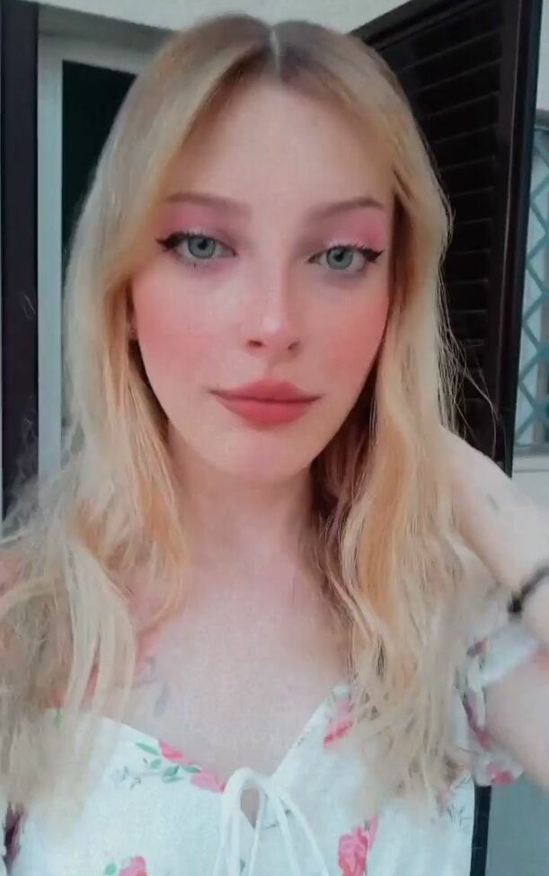 Agnese Innocente desnuda #109189186