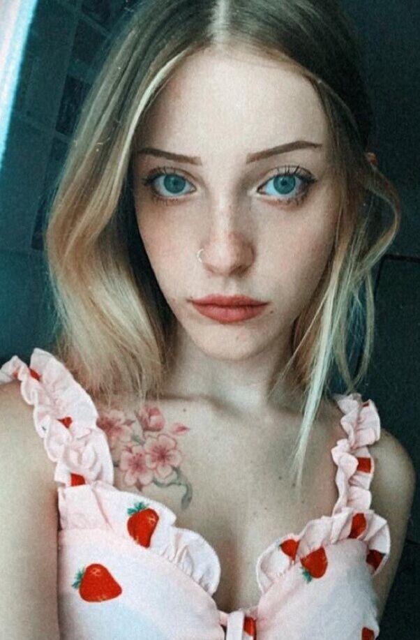 Agnese Innocente desnuda #109189328