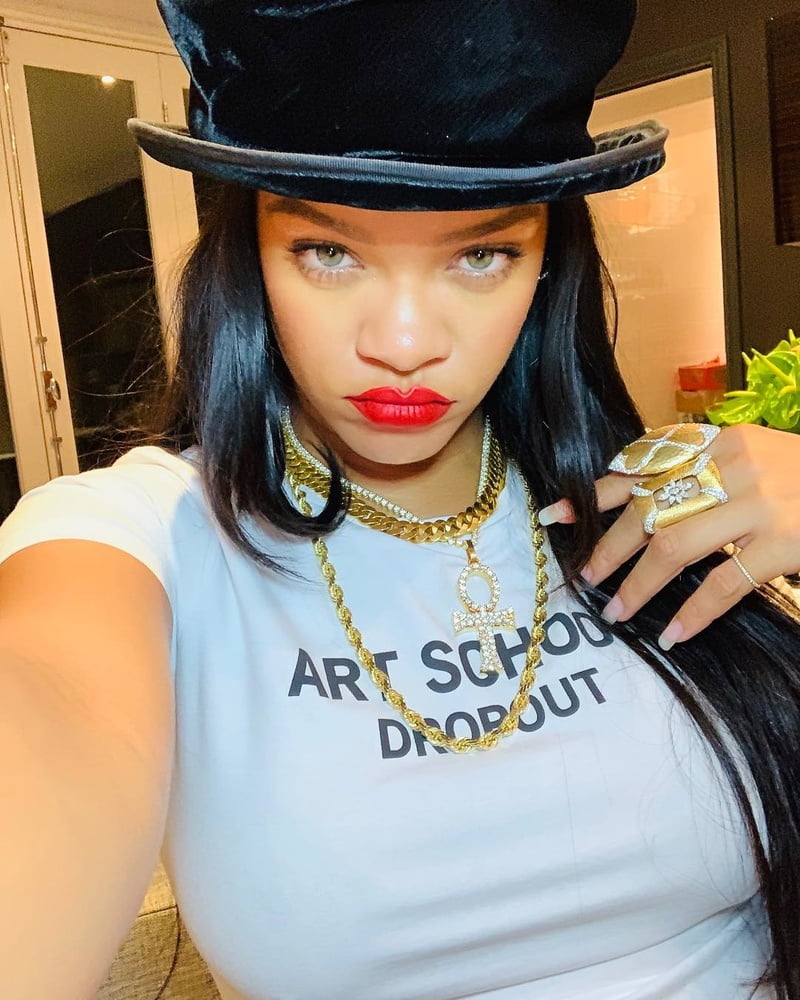 Rihanna instagram
 #106171486