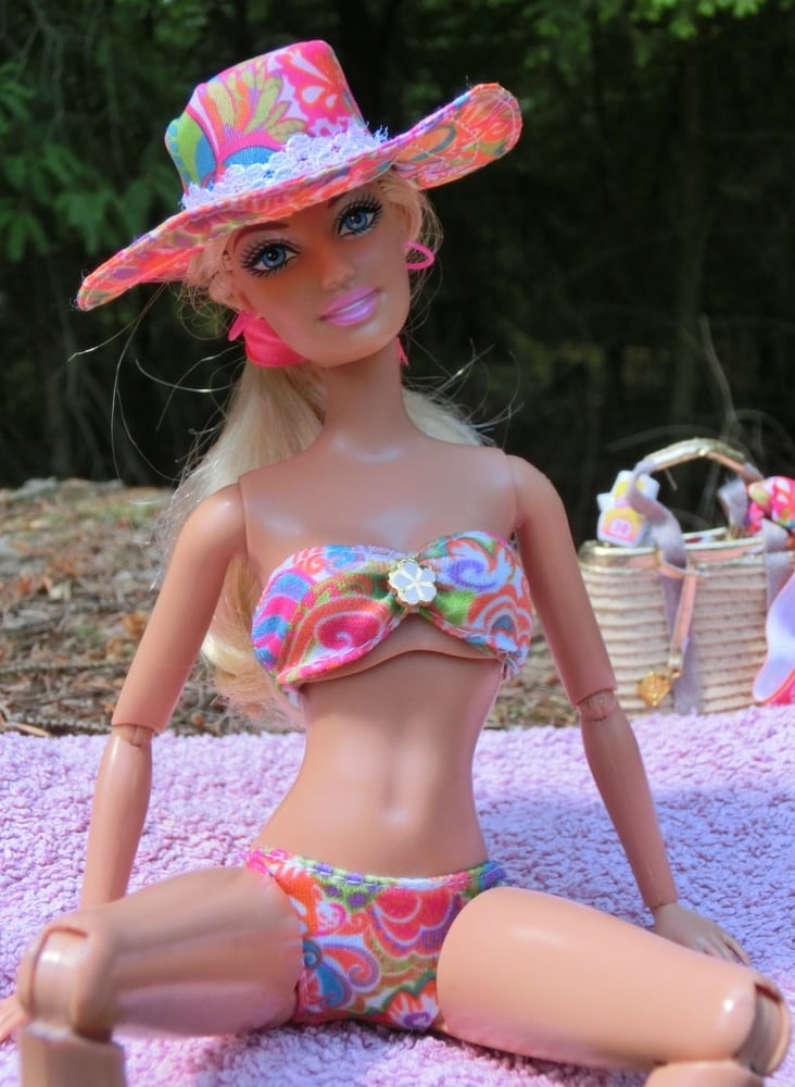 11 Barbie Sunbathing (Doll) #90606121