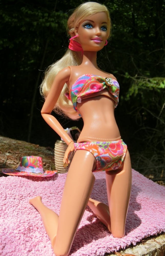 11 Barbie Sunbathing (Doll) #90606137