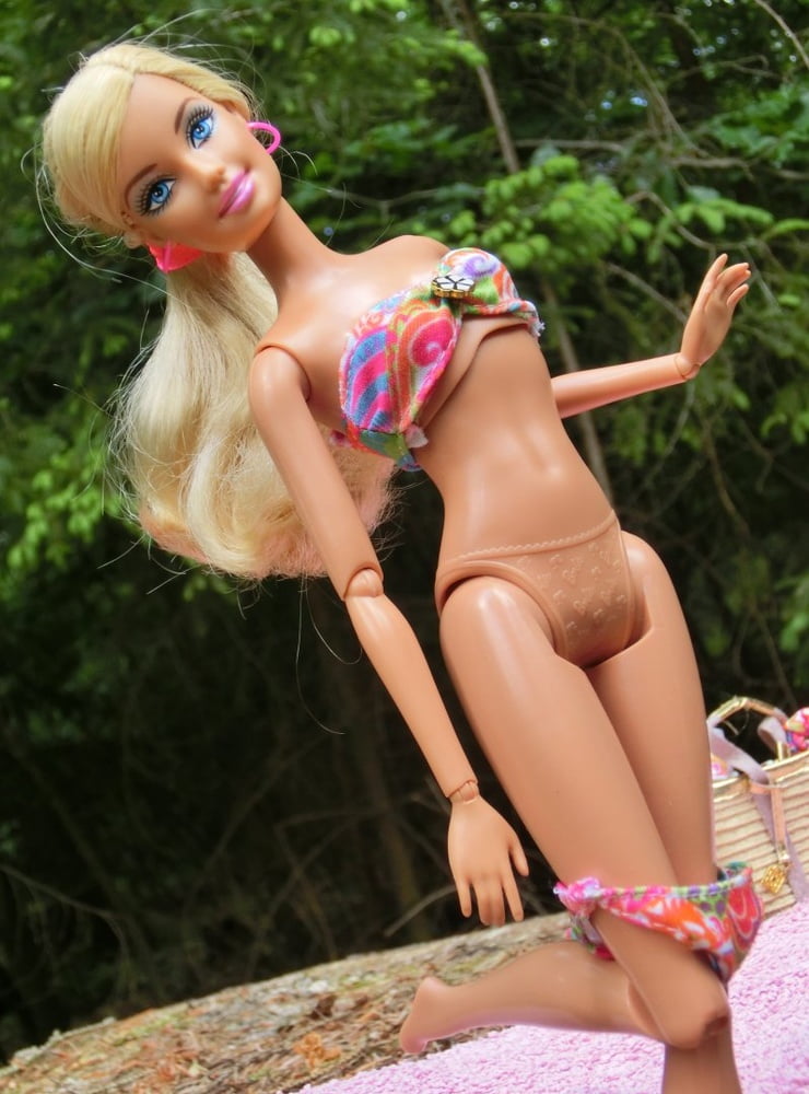 11 barbie che prende il sole (bambola)
 #90606166