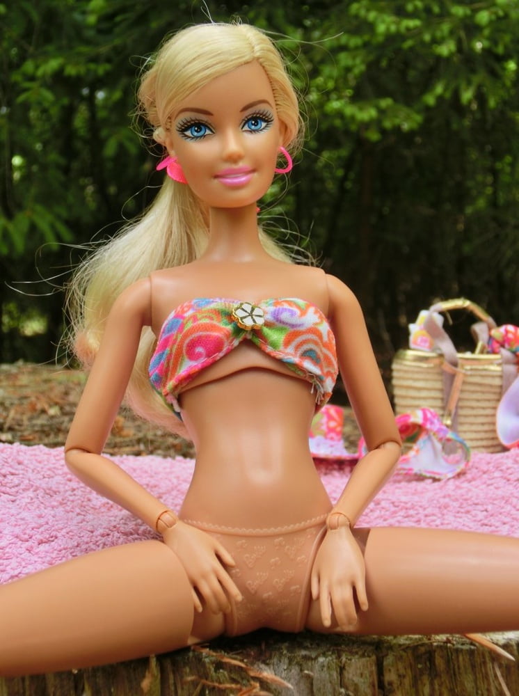 11 Barbie Sunbathing (Doll) #90606170