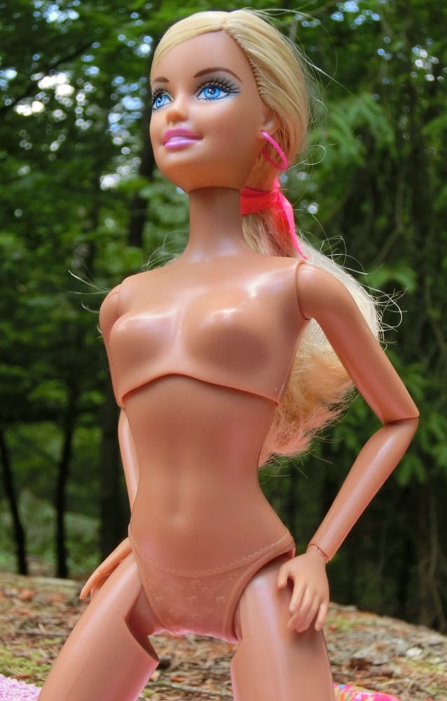 11 barbie che prende il sole (bambola)
 #90606181
