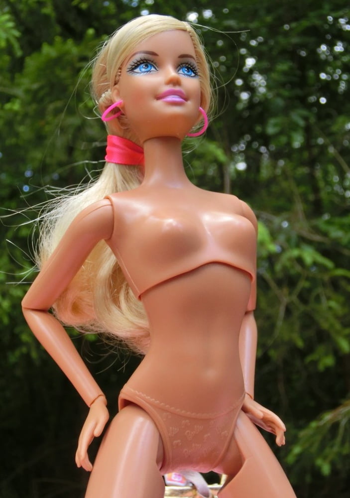 11 barbie che prende il sole (bambola)
 #90606184