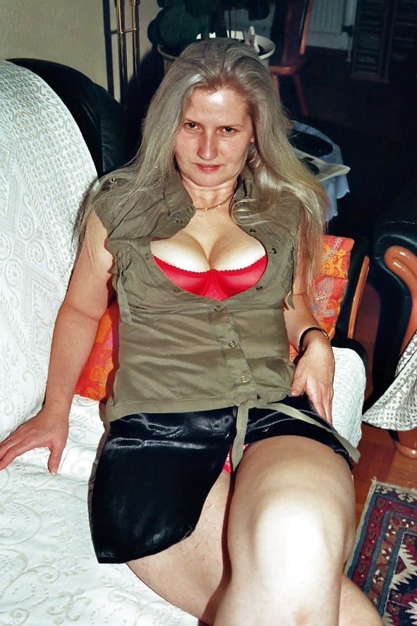 Sag - ¿no es una puta tetona y caliente? 08
 #105938852