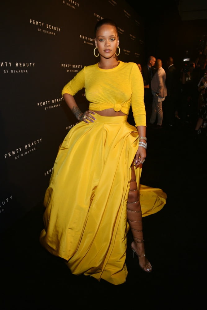 Rihanna #102699983