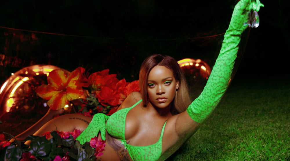 Rihanna
 #102700005