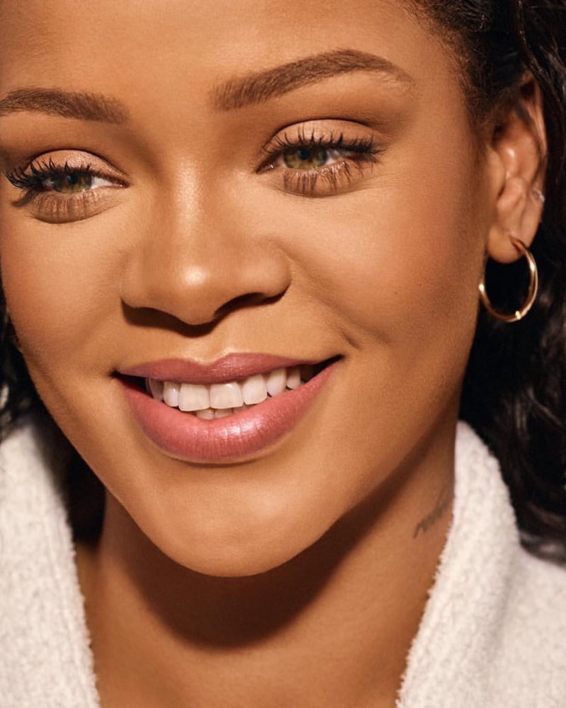 Rihanna
 #102700034