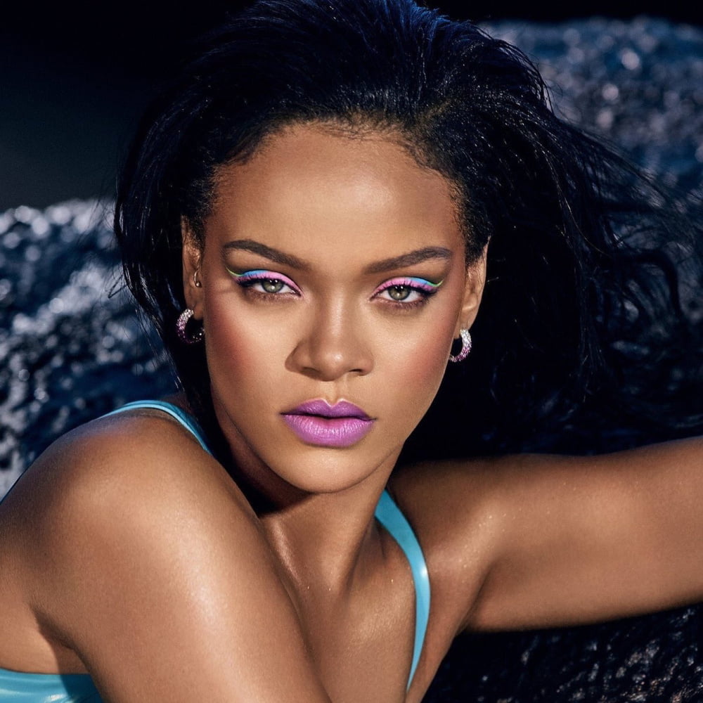 Rihanna
 #102700050