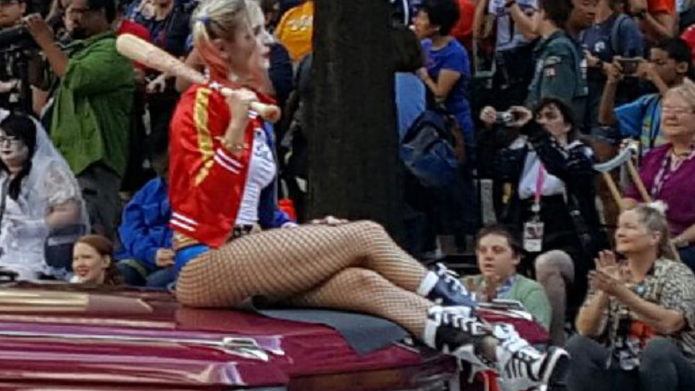 Voyeur-Bilder von Frauen bei der Dragon-Con-Parade - Titten und As
 #104702024