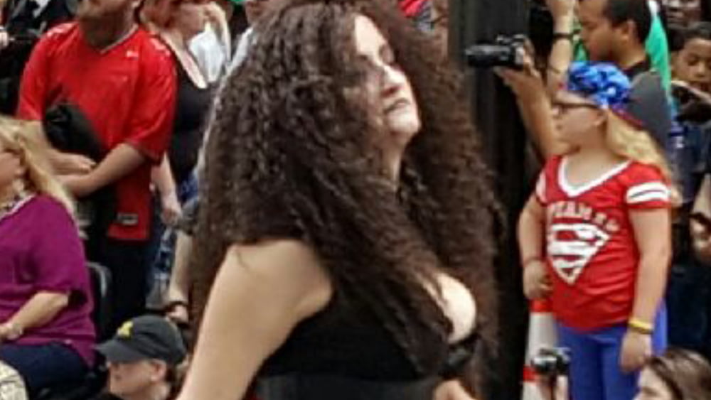 Voyeur-Bilder von Frauen bei der Dragon-Con-Parade - Titten und As
 #104702044