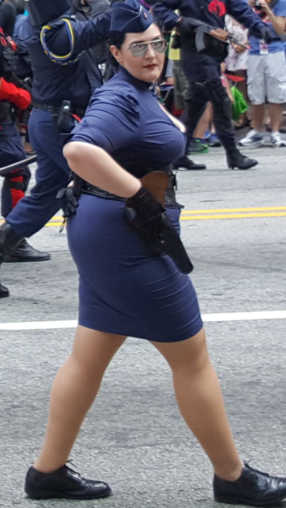 Voyeur-Bilder von Frauen bei der Dragon-Con-Parade - Titten und As
 #104702048