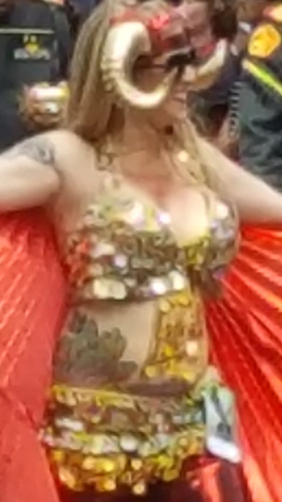 Voyeur-Bilder von Frauen bei der Dragon-Con-Parade - Titten und As
 #104702063