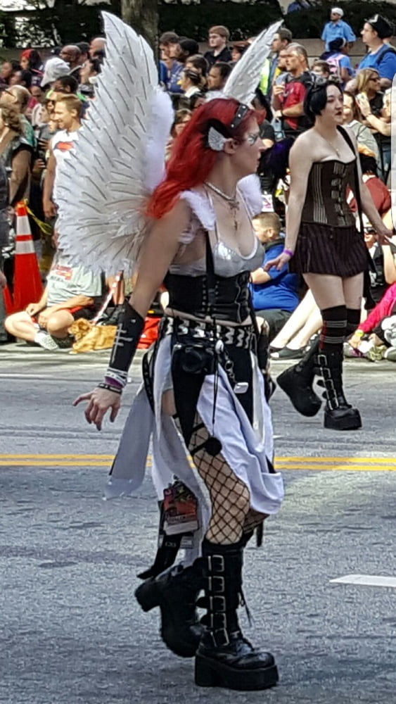 Voyeur-Bilder von Frauen bei der Dragon-Con-Parade - Titten und As
 #104702069