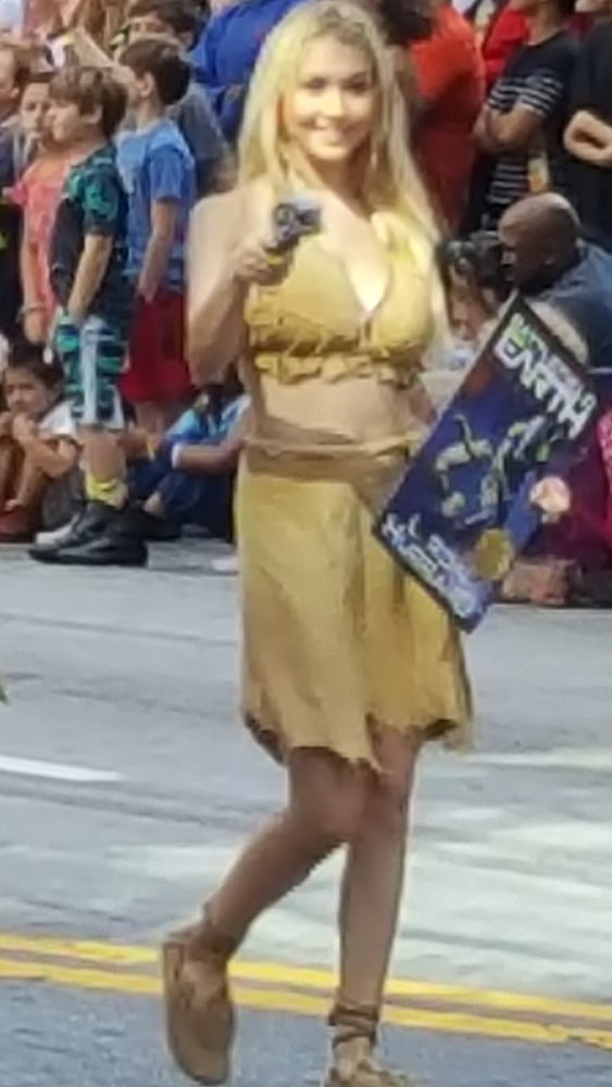 Voyeur-Bilder von Frauen bei der Dragon-Con-Parade - Titten und As
 #104702094