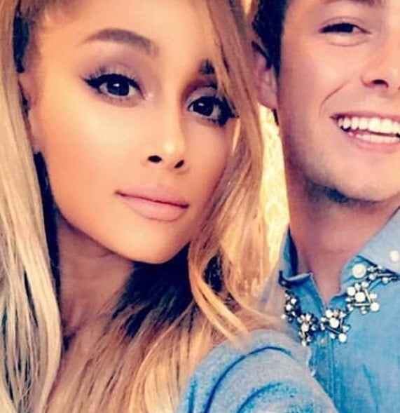 Ariana grande il vero volto della regina ari
 #102209695