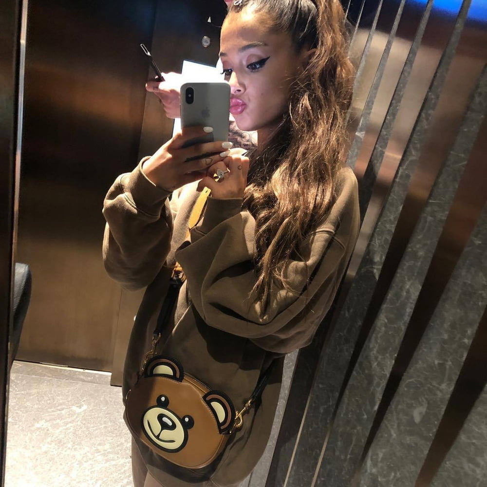 Ariana grande il vero volto della regina ari
 #102209843