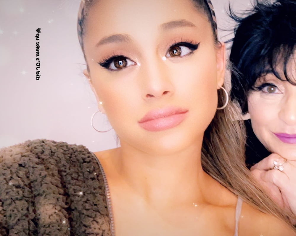 Ariana grande il vero volto della regina ari
 #102210046