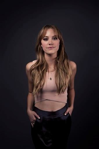 Maika monroe can be my guest anytime!
 #92364437