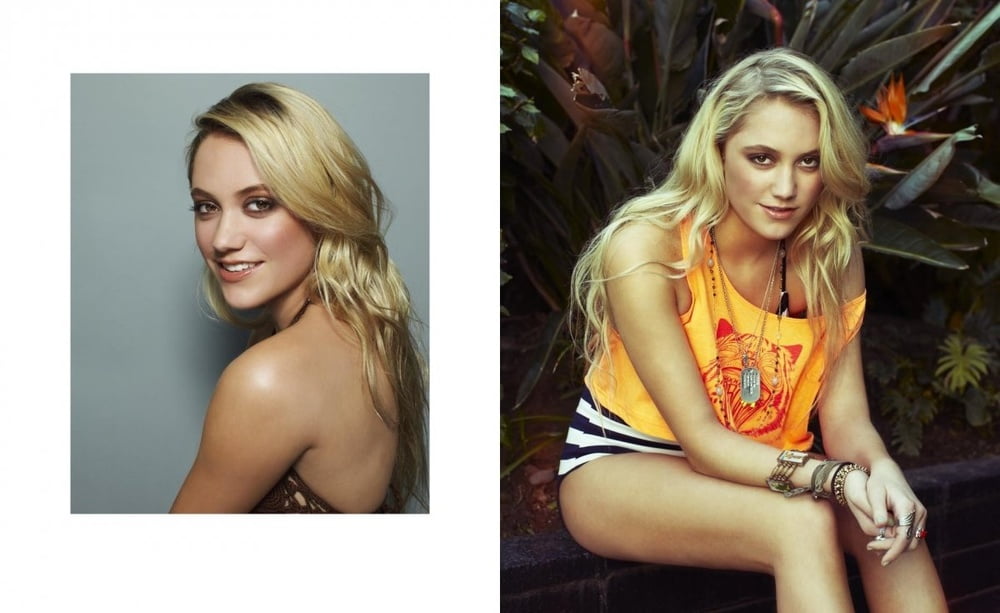 Maika monroe can be my guest anytime!
 #92364586