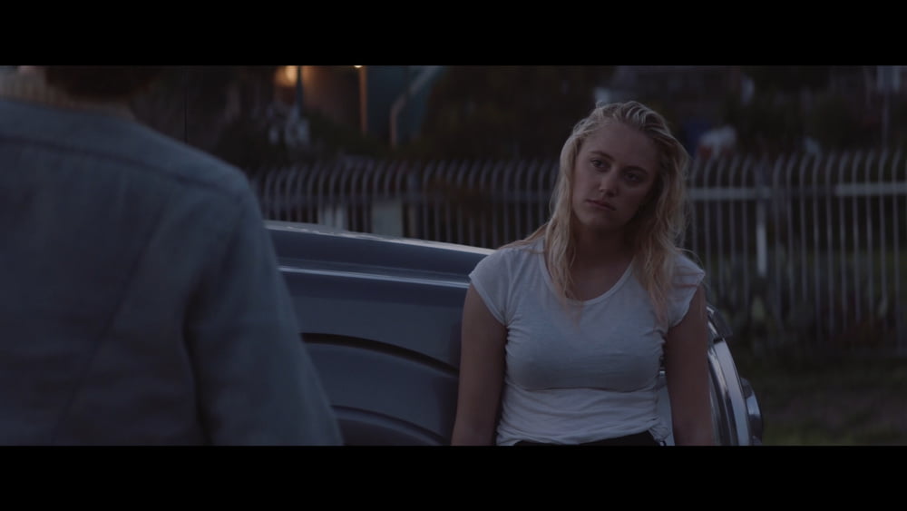 Maika monroe can be my guest anytime!
 #92364651
