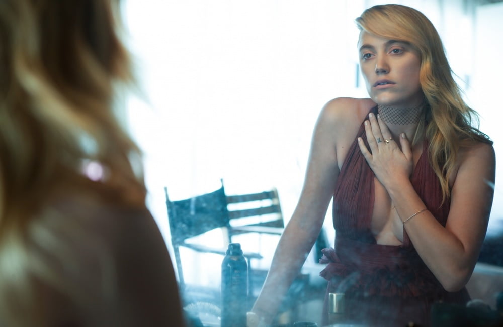Maika monroe can be my guest anytime!
 #92364689