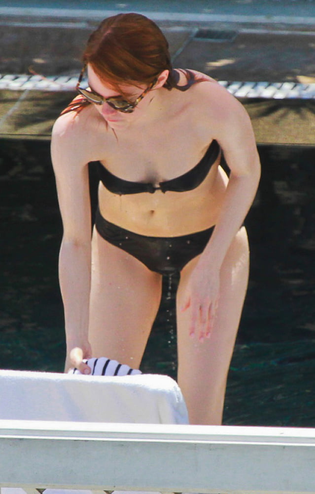 Emma stone paparazzi bikini et selfie photos nues
 #106639439