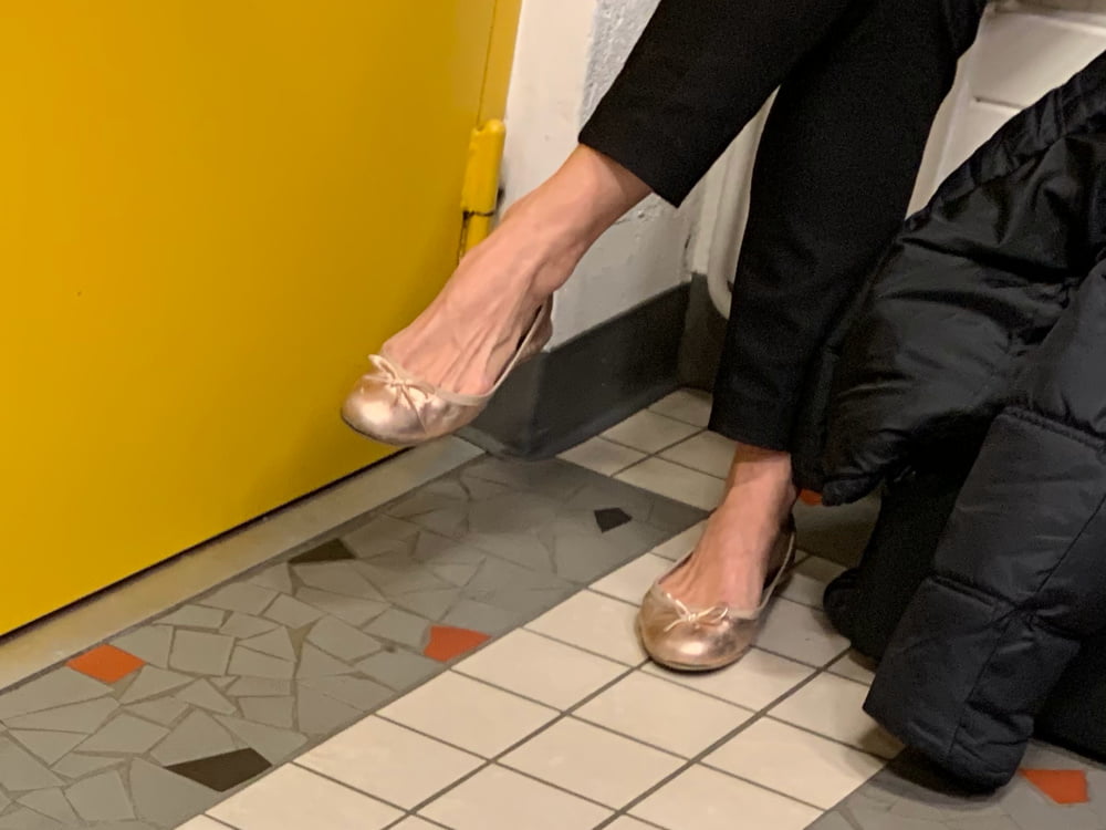 バレリーナ姿の白人女性
 #105094042