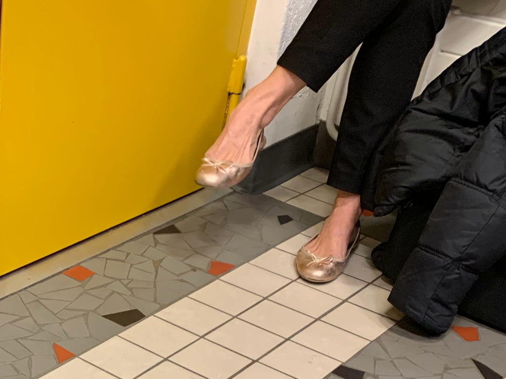 バレリーナ姿の白人女性
 #105094048