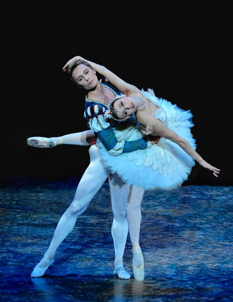 Ballerinas
 #94464403