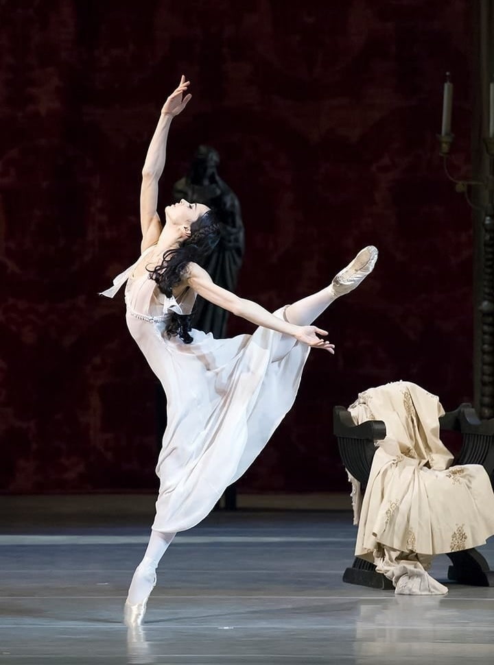 Ballerinas
 #94464986