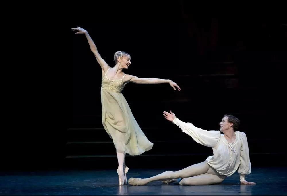 Ballerinas
 #94465519