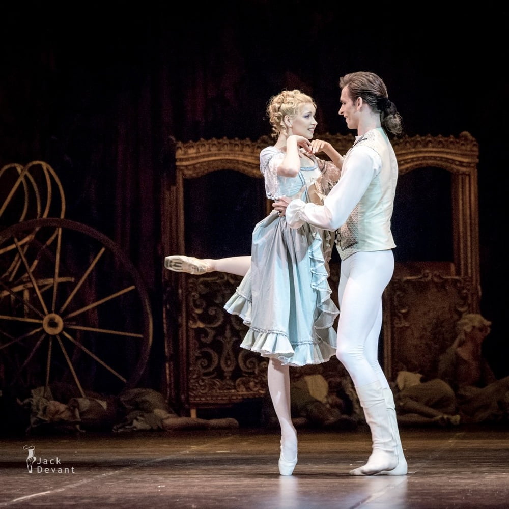 Ballerinas
 #94465682