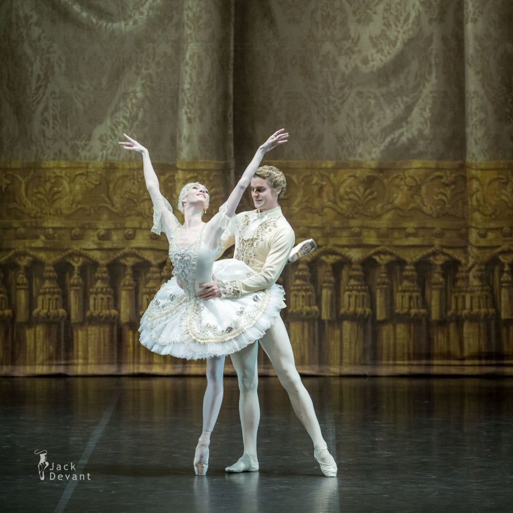 Ballerinas
 #94465721
