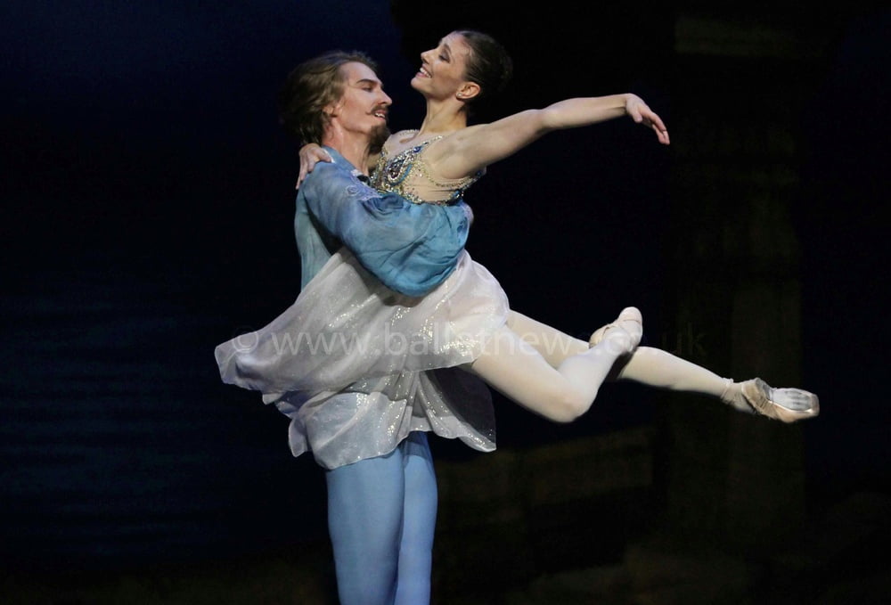 Ballerinas
 #94465829